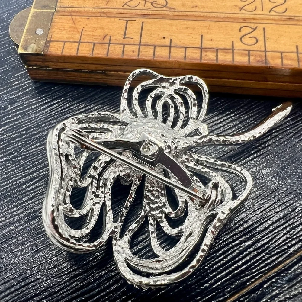 Vintage brooch & clip on earrings set silver tone leafy clover faux pearl